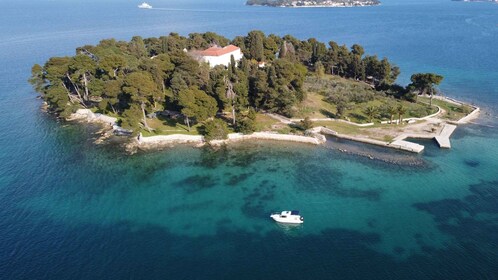 Desde Zadar: recorrido en barco por las islas Ugljan, Galevac y Ošljak