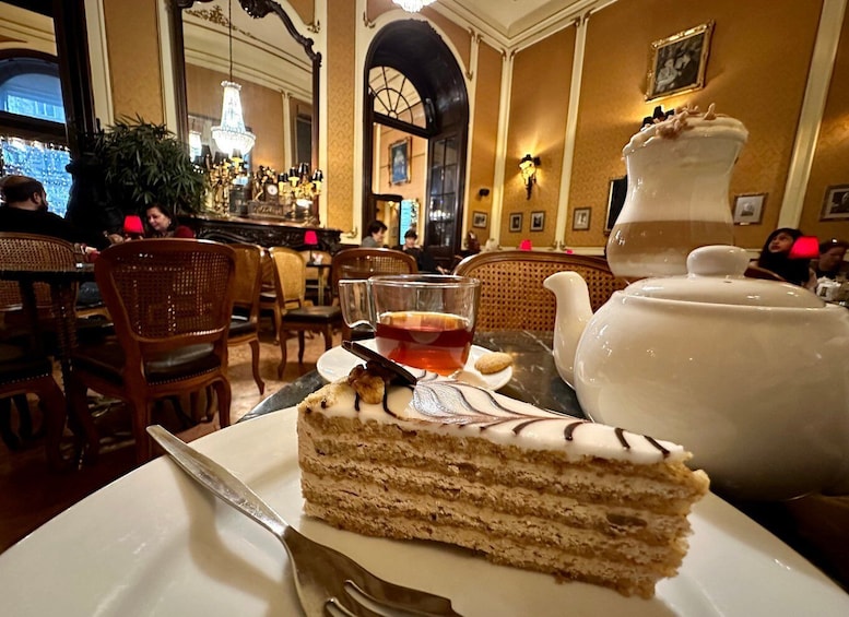 Budapest: Coffee House Tour with Cofffee & Dessert Tasting