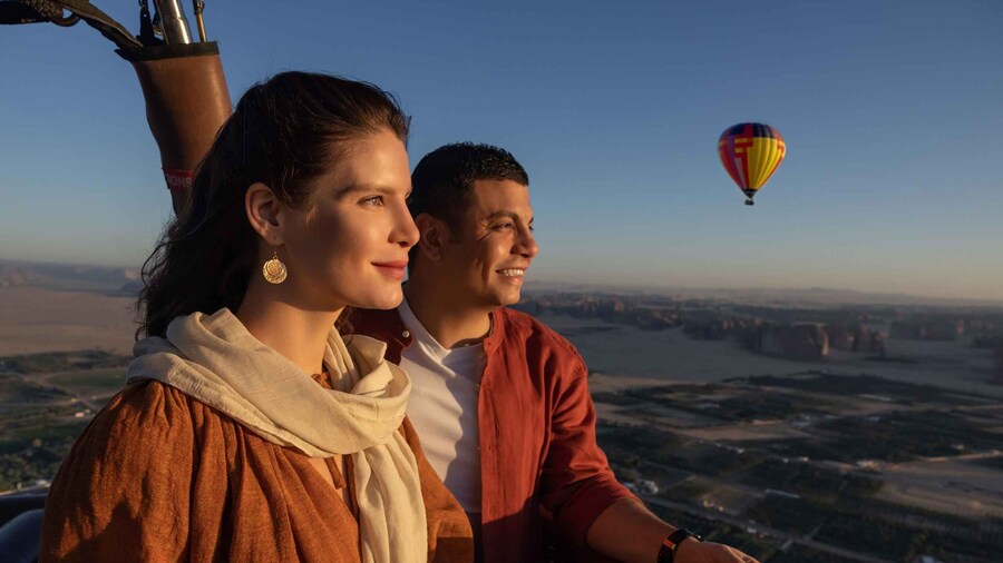 Hegra AlUla: Sunrise Hot Air Balloon Flight