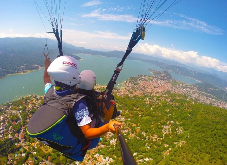 Picture 1 for Activity Valle de Bravo: Paragliding flight