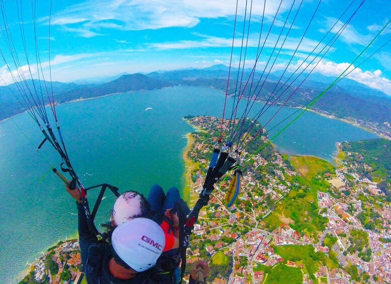 Picture 3 for Activity Valle de Bravo: Paragliding flight