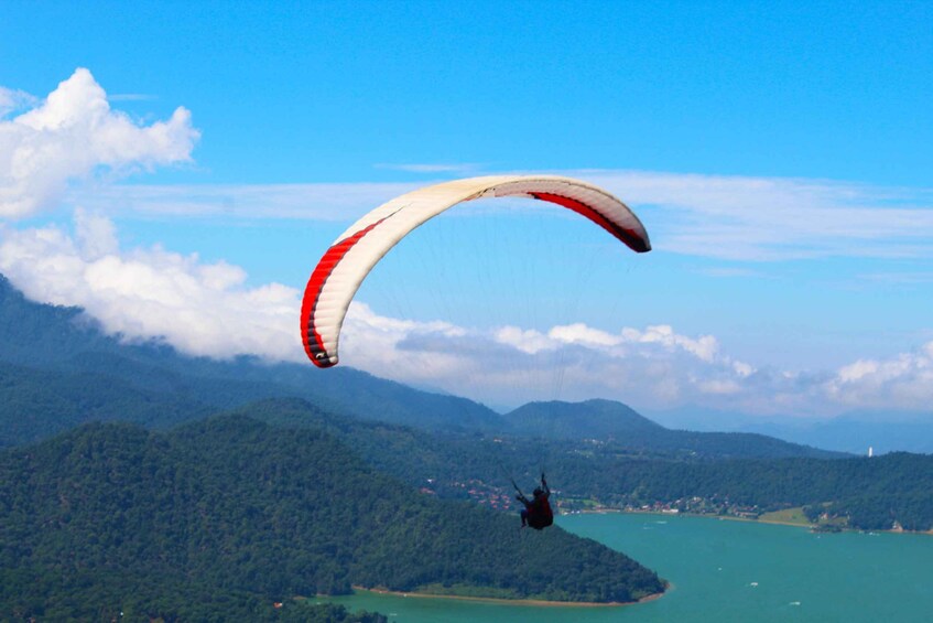 Picture 2 for Activity Valle de Bravo: Paragliding flight