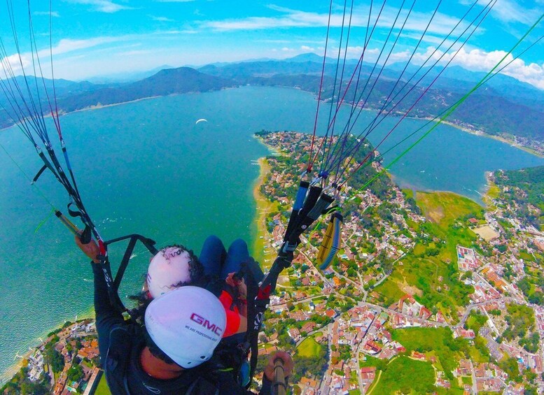 Picture 3 for Activity Valle de Bravo: Paragliding flight