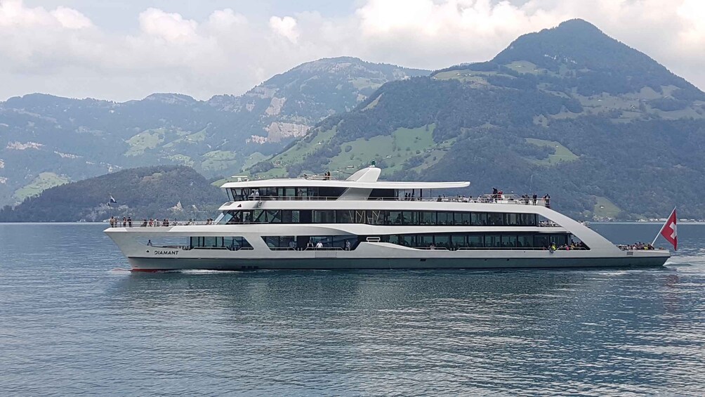 Picture 4 for Activity Luzern Discovery:Small Group Tour & Lake Cruise from Zürich