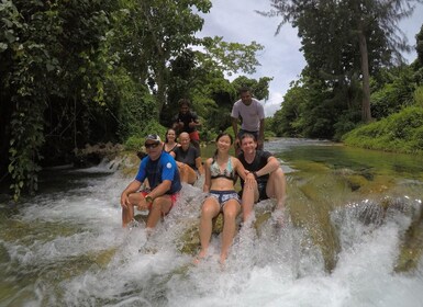 Port Vila: Tour de día completo en kayak de río y cascadas