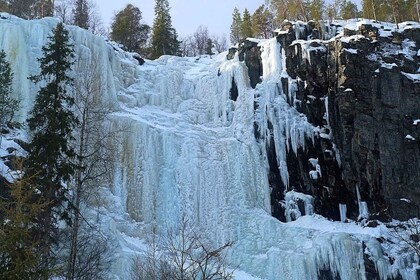 Rovaniemi: Tur til Korouoma Canyon og frosne vandfald med BBQ