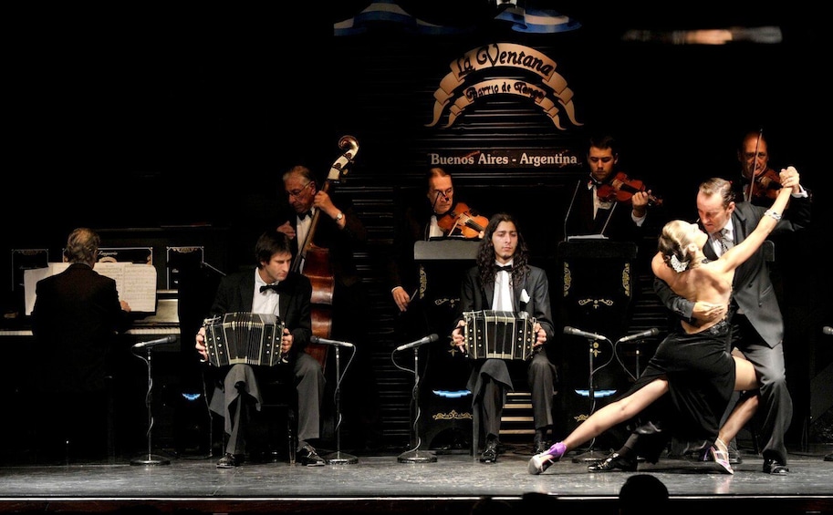 La Ventana VIP: Tango Lesson + Dinner + Show + Transfer free