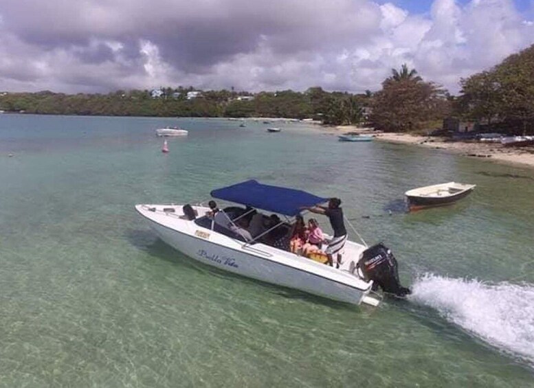Picture 1 for Activity Ile aux Cerfs Speedboat Trip & Transport: Private or Shared