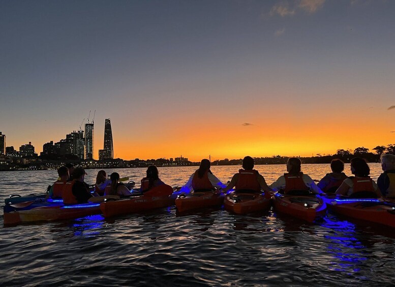 Sydney: Sunset Kayak Tour on Sydney Harbour