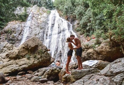 Koh Samui foss og mumifisert munketempel