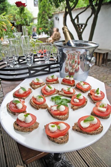 Picture 2 for Activity Cologne-Nippes: Summer wine party in the frenchstyle garden