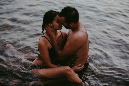 Calella: Photoshoot for two, on the beach, at Sunset.