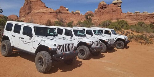 Morning Arches National Park 4x4 Tour