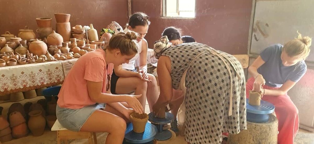 Picture 4 for Activity Create your own artesanal pottery with locals