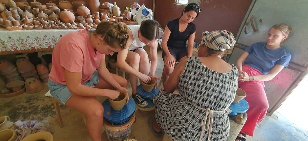 Picture 10 for Activity Create your own artesanal pottery with locals