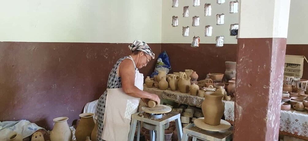 Picture 2 for Activity Create your own artesanal pottery with locals