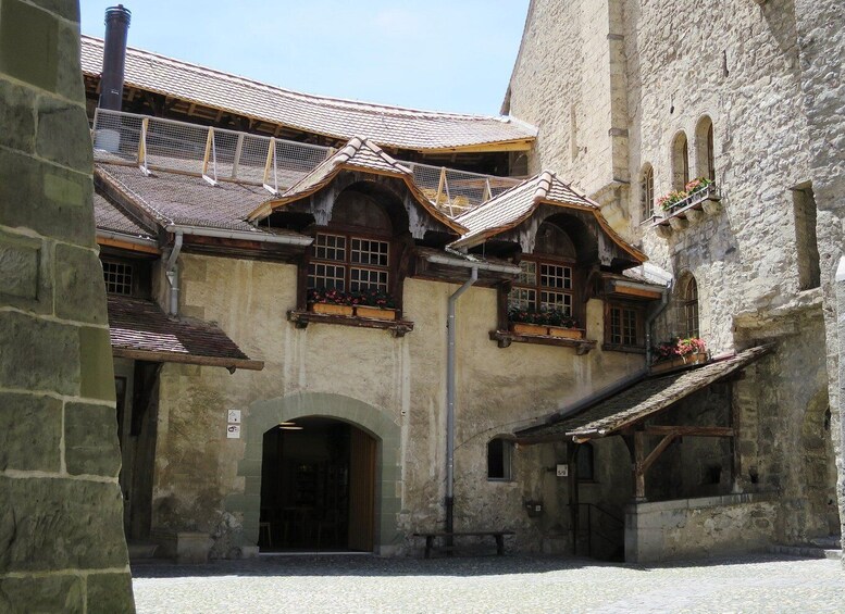 Picture 1 for Activity Montreux - Private tour with a visit to Chillon Castle