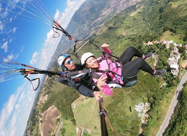 Da Medellín: Tour in parapendio con GoPro Foto e Video