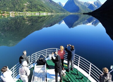 Voss: Guided Fjord & Glacier Tour to Fjærland