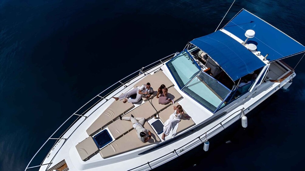 PUERTO BANUS: YACHT RENTAL FOR GROUP 2H