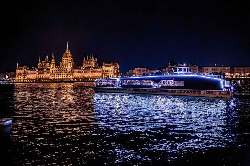 Budapest: Danube River Sightseeing Cruise with Audio Guide