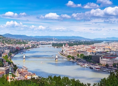 Budapest: Sightseeingcruise på Donau med audioguide