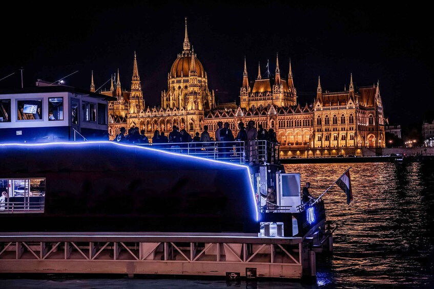 Budapest: Danube River Sightseeing Cruise with Audio Guide