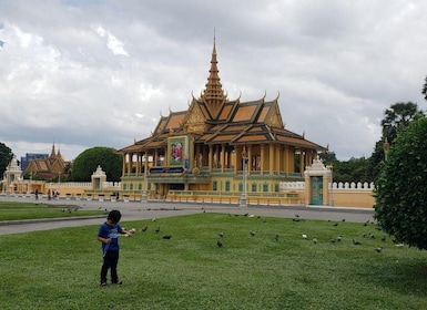 Phnom Penh Highlights Tour with Killing Fields & S-21 Prison