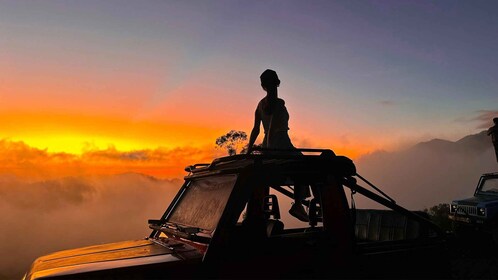 Mount Batur: Sunset/Sunrise 4WD Jeep Tour with Photographer