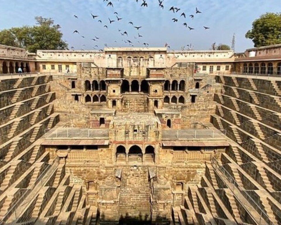 jaipur-all-inclusive-chand-baori-bhangarh-fort-tour