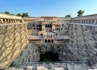 Excursión de un día de Jaipur a Haunted Bhangarh y Abhaneri Stepwell