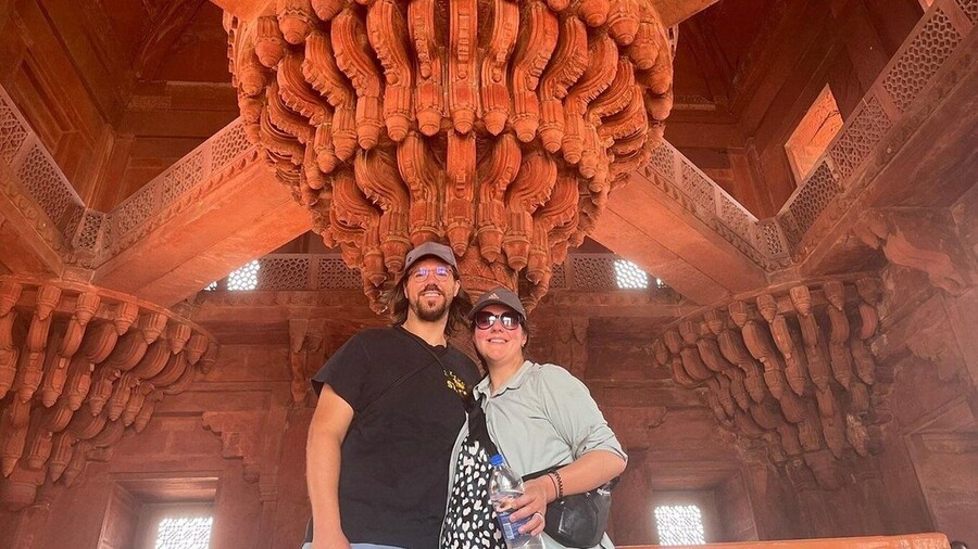 From Agra to Jaipur: Chand Baori and Fatehpur Transfer Tour