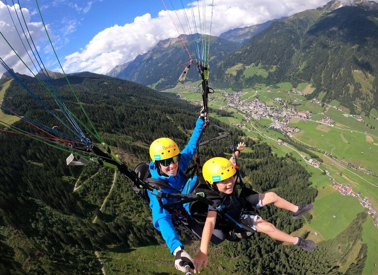 Picture 8 for Activity Neustift im Stubaital: Panoramic Tandem Paragliding Flight