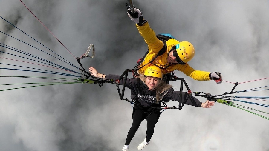 Neustift im Stubaital: Panoramic Tandem Paragliding Flight