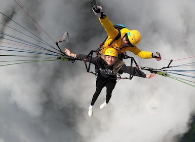 Neustift im Stubaital: Panoramic Tandem Paragliding Flight