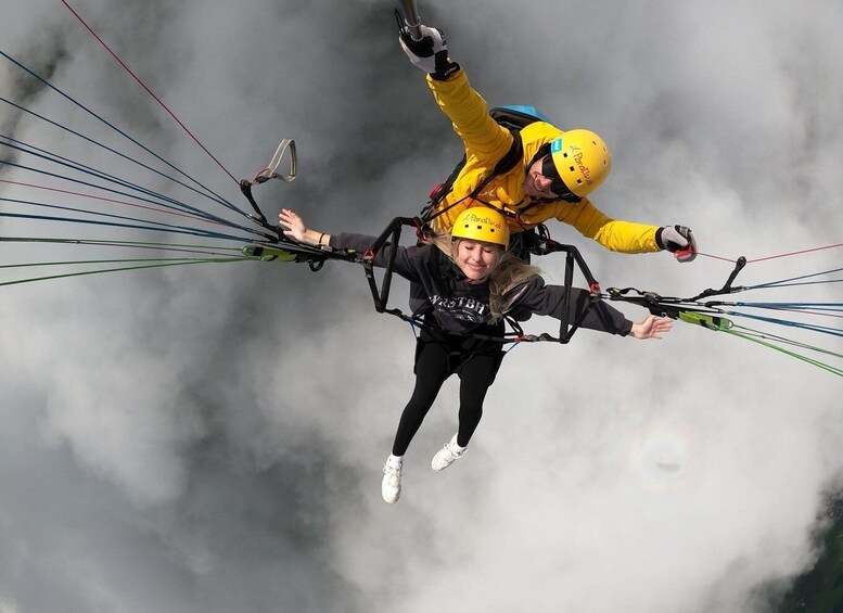 Neustift im Stubaital: Panoramic Tandem Paragliding Flight