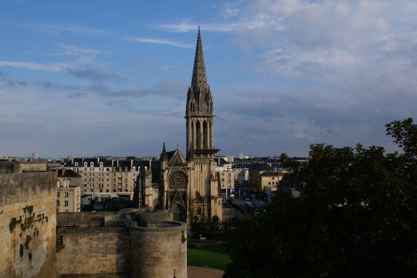 Caen: Private Guided Walking Tour