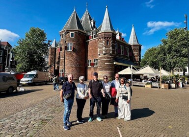 Amsterdam: Jalan Kaki Kelompok Kecil Tur dengan Pemandu yang Menyenangkan