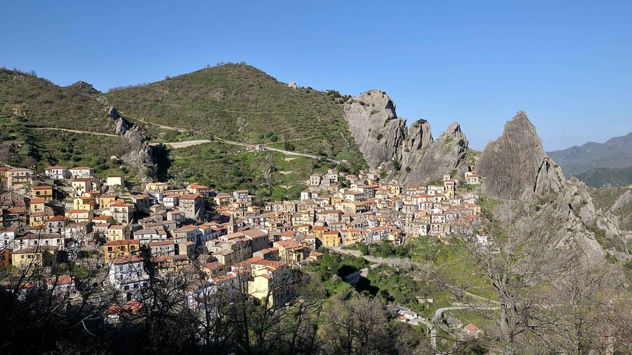Castelmezzano: 2-Hour Beautiful Village in Italy Tour