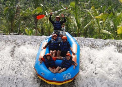 Telaga Waja: Waga Waga: White Water Rafting ja lounas