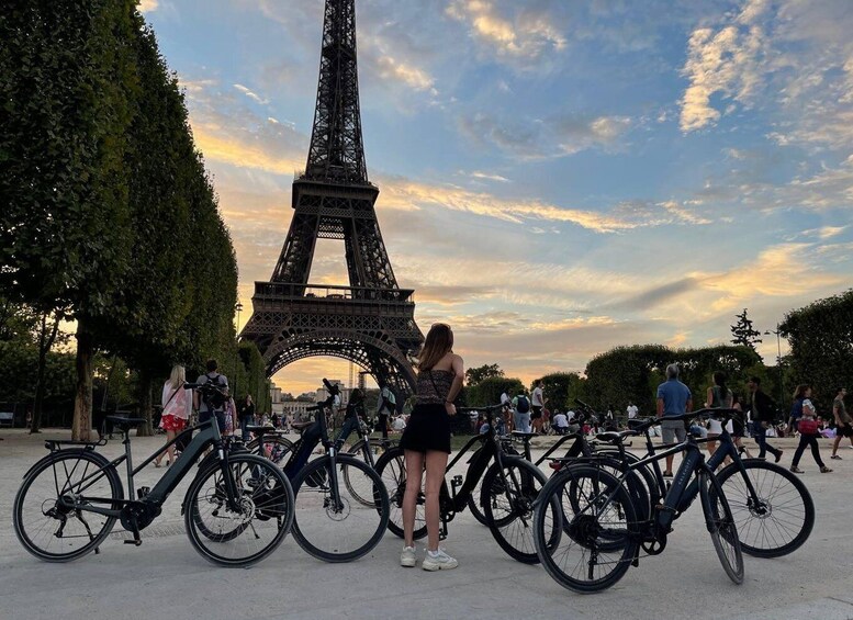 Picture 2 for Activity Paris: Guided Private E-bike Sightseeing Tour