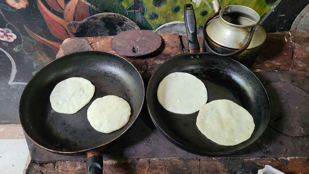 Picture 4 for Activity La Fortuna: Cooking Class+Tortilla Making+Dinner+Frog Tour