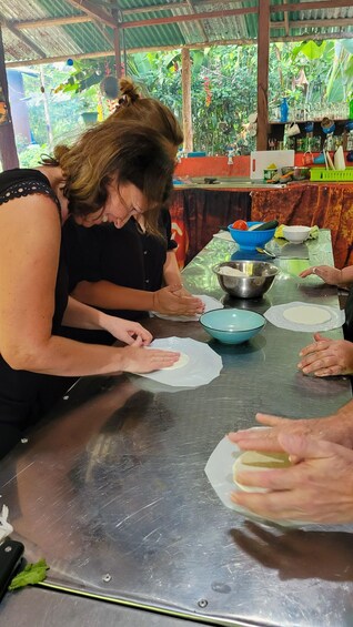 Picture 15 for Activity La Fortuna: Cooking Class+Tortilla Making+Dinner+Frog Tour