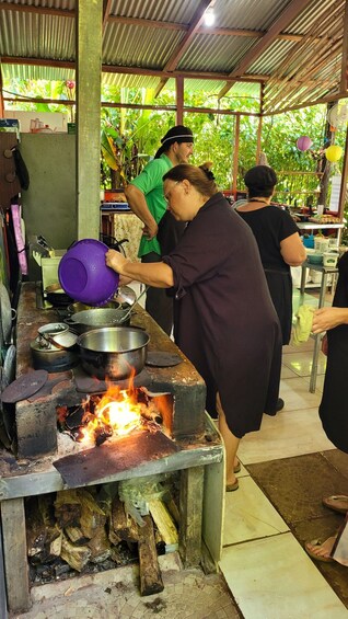 Picture 19 for Activity La Fortuna: Costa Rican Cooking Class+Dinner+Night Frog Tour