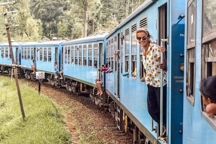 Desde Ella: billetes de asiento de tren reservados en tercera clase a Kandy