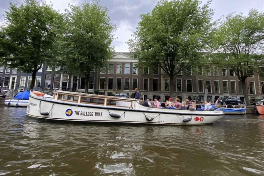 Amsterdam: The Bulldog Smoke-friendly Boat Cruise & 2 Drinks