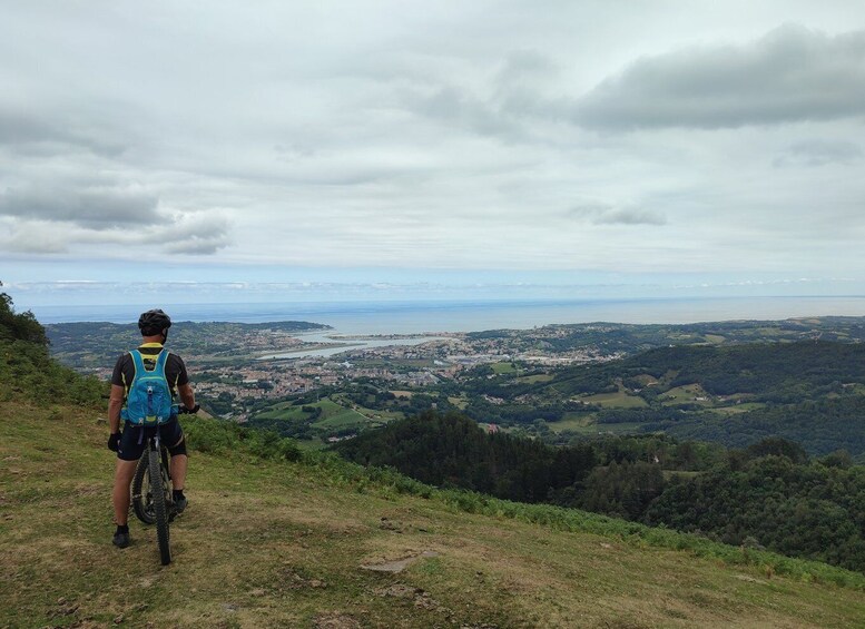 Picture 1 for Activity San Sebastian: Mountain Bike Tour with Pintxos and Drink