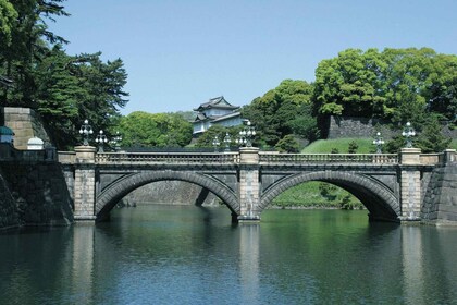 Tokyo: Imperial Palace, Sensō-ji Temple, & Tokyo Tower Tour