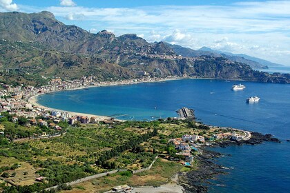 Messina: excursión privada de un día a Taormina y visita a la bodega del Et...