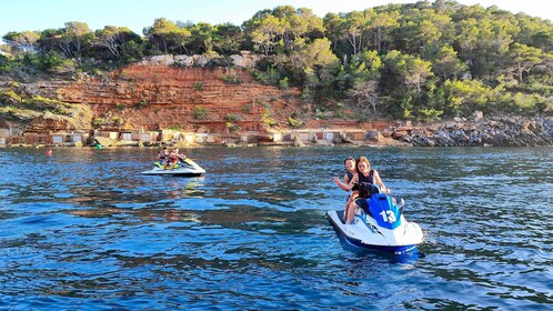 San Antonio: Excursión en moto acuática por Cala Salada (Precio por moto ac...